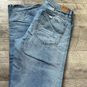 AERICAN EAGLE LOW-RISE BAGGY STRAIGHT JEAN